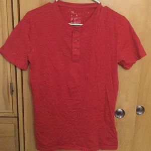 Red and white speckled henley t-shirt